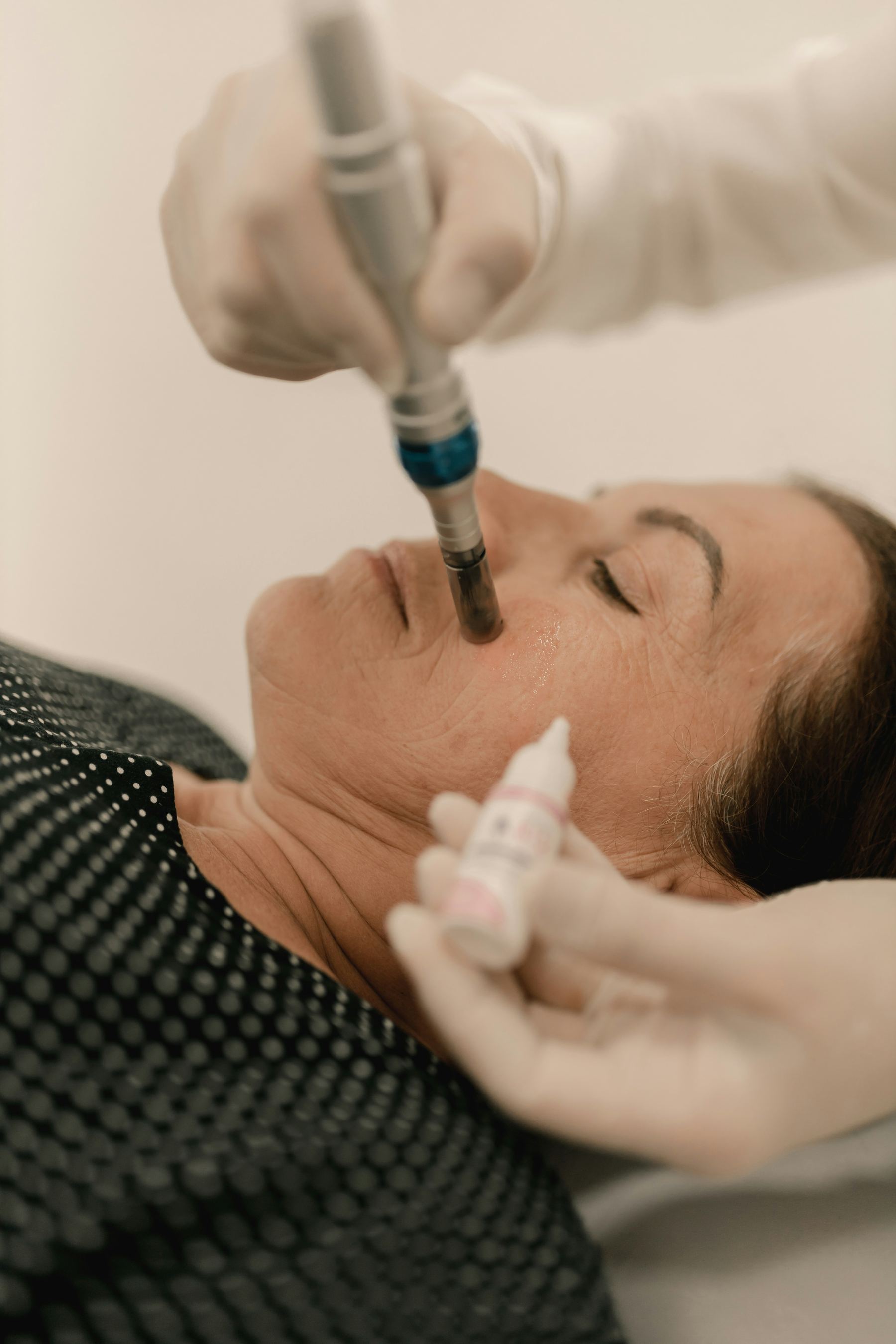 A provider performing a regenerative light treatment on a patient